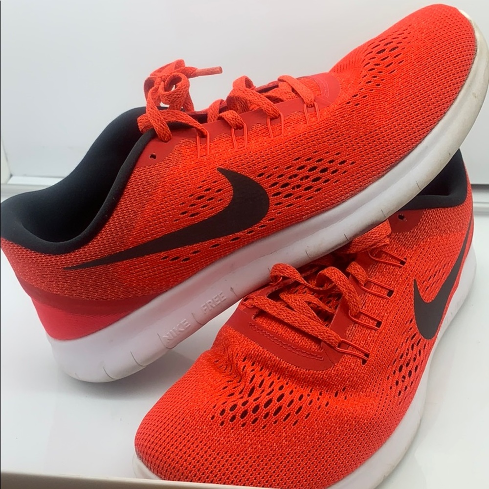 Men’s size 10 Nike Running shoes run natural